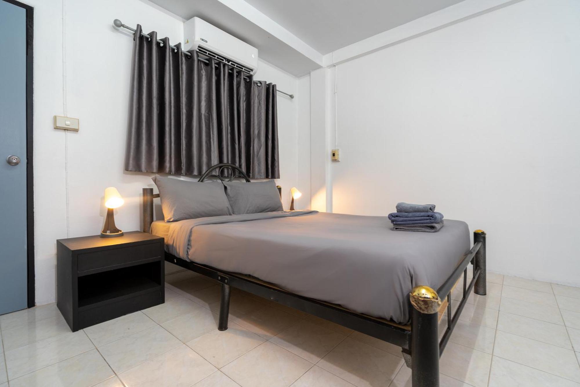 Black Pantera Hostel Patong Zewnętrze zdjęcie