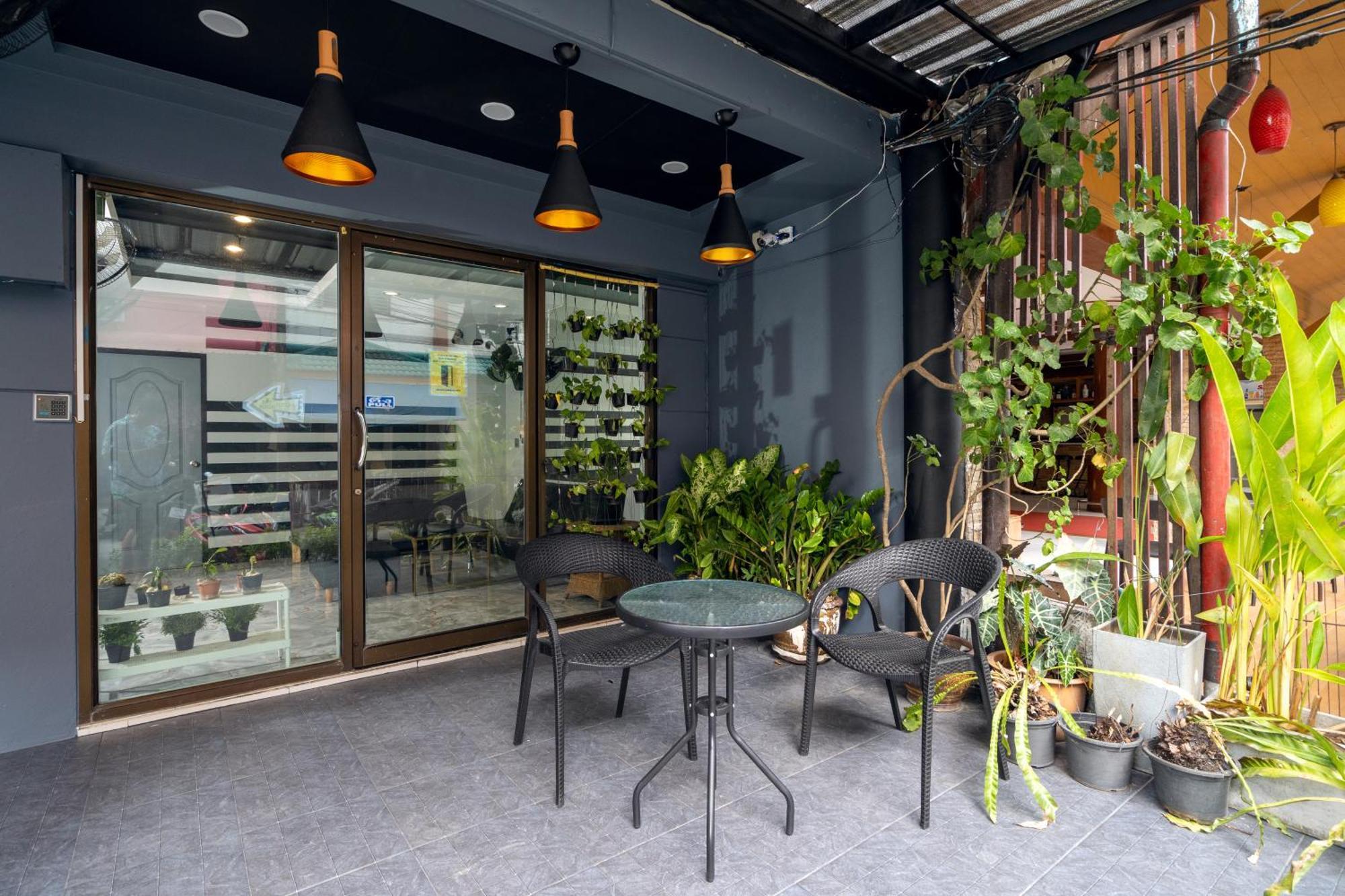 Black Pantera Hostel Patong Zewnętrze zdjęcie