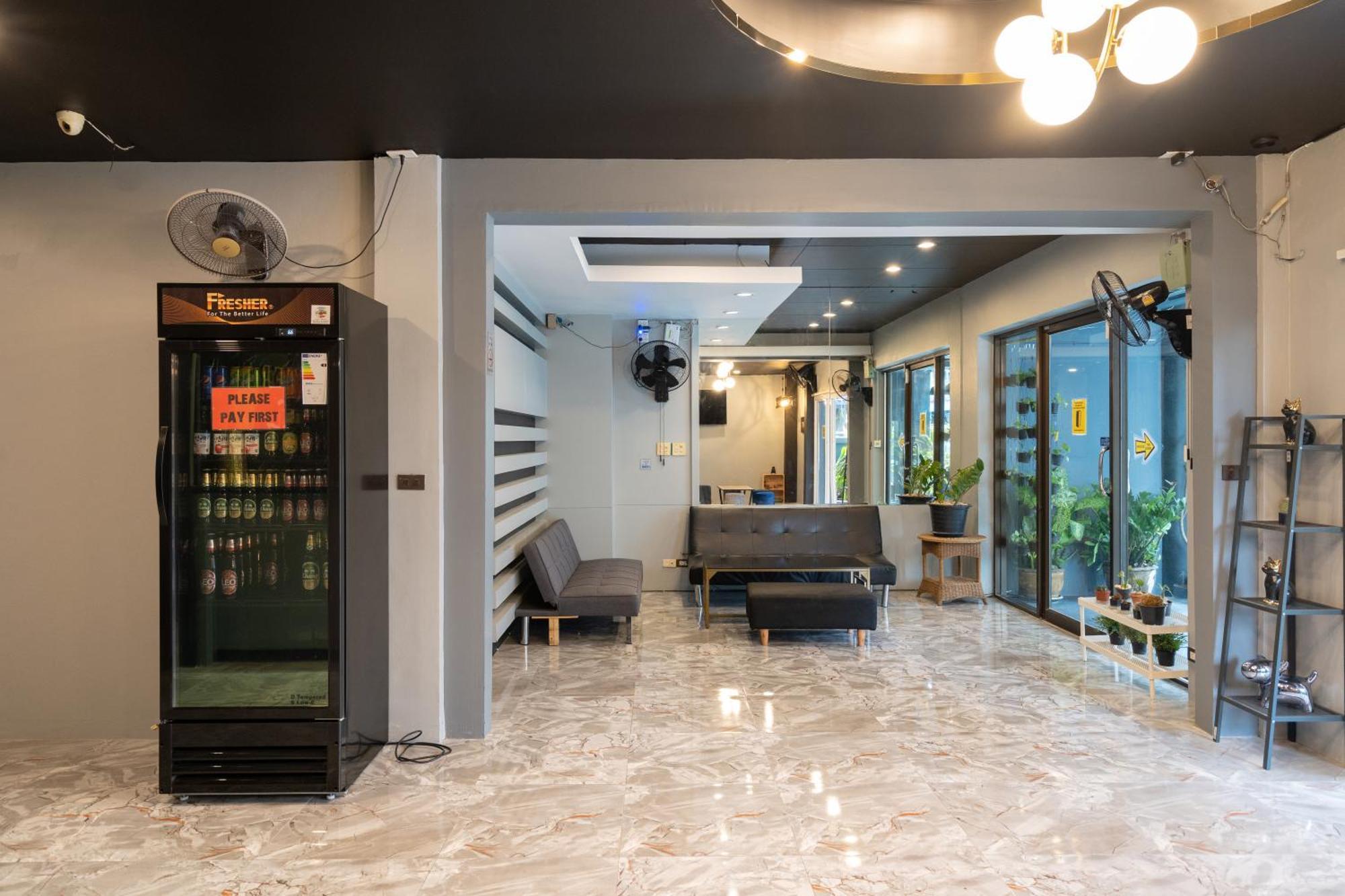 Black Pantera Hostel Patong Zewnętrze zdjęcie