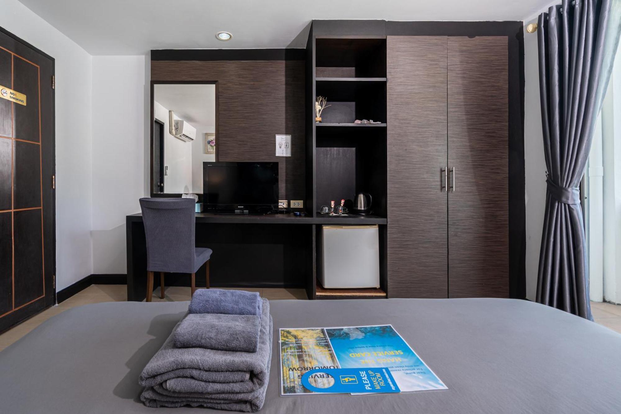 Black Pantera Hostel Patong Zewnętrze zdjęcie