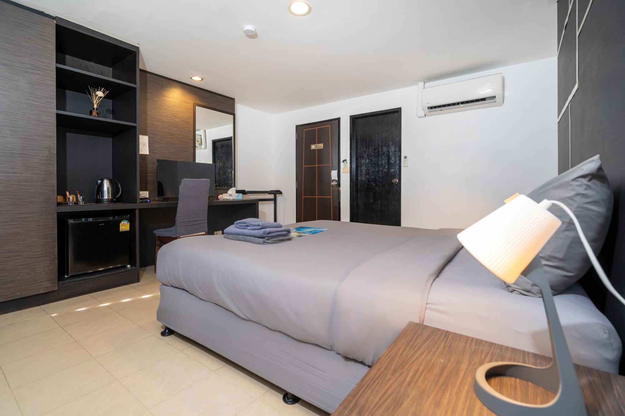 Black Pantera Hostel Patong Zewnętrze zdjęcie