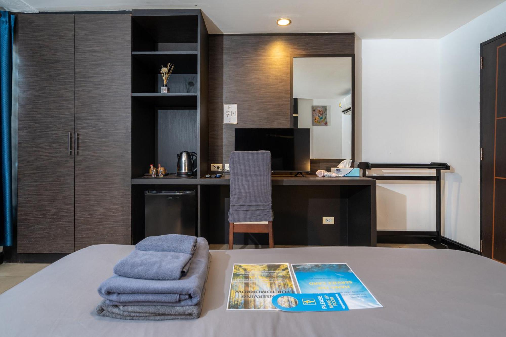 Black Pantera Hostel Patong Zewnętrze zdjęcie