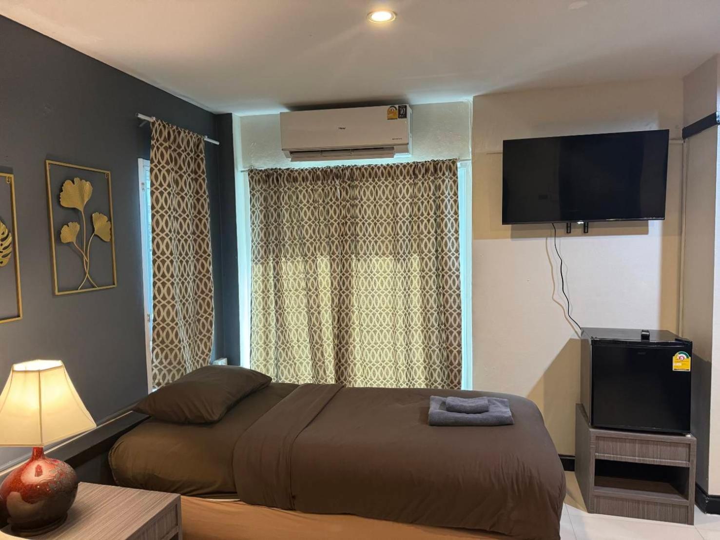 Black Pantera Hostel Patong Zewnętrze zdjęcie